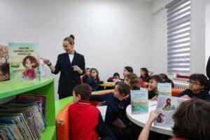 saski su verimliligi vizyonunu akcanin hikayesiyle miniklere anlatti 7ebac505 SASKİ, Akça'nın Hikayesiyle Öğrencilere Su Tasarrufu ve Doğa Bilincini Anlattı