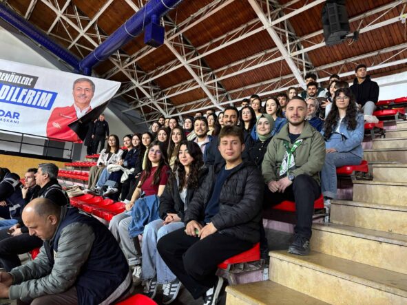 Sakarya’da Öğrenci Topluluklarıyla Bağımlılıkla Mücadeleye Tribün Desteği