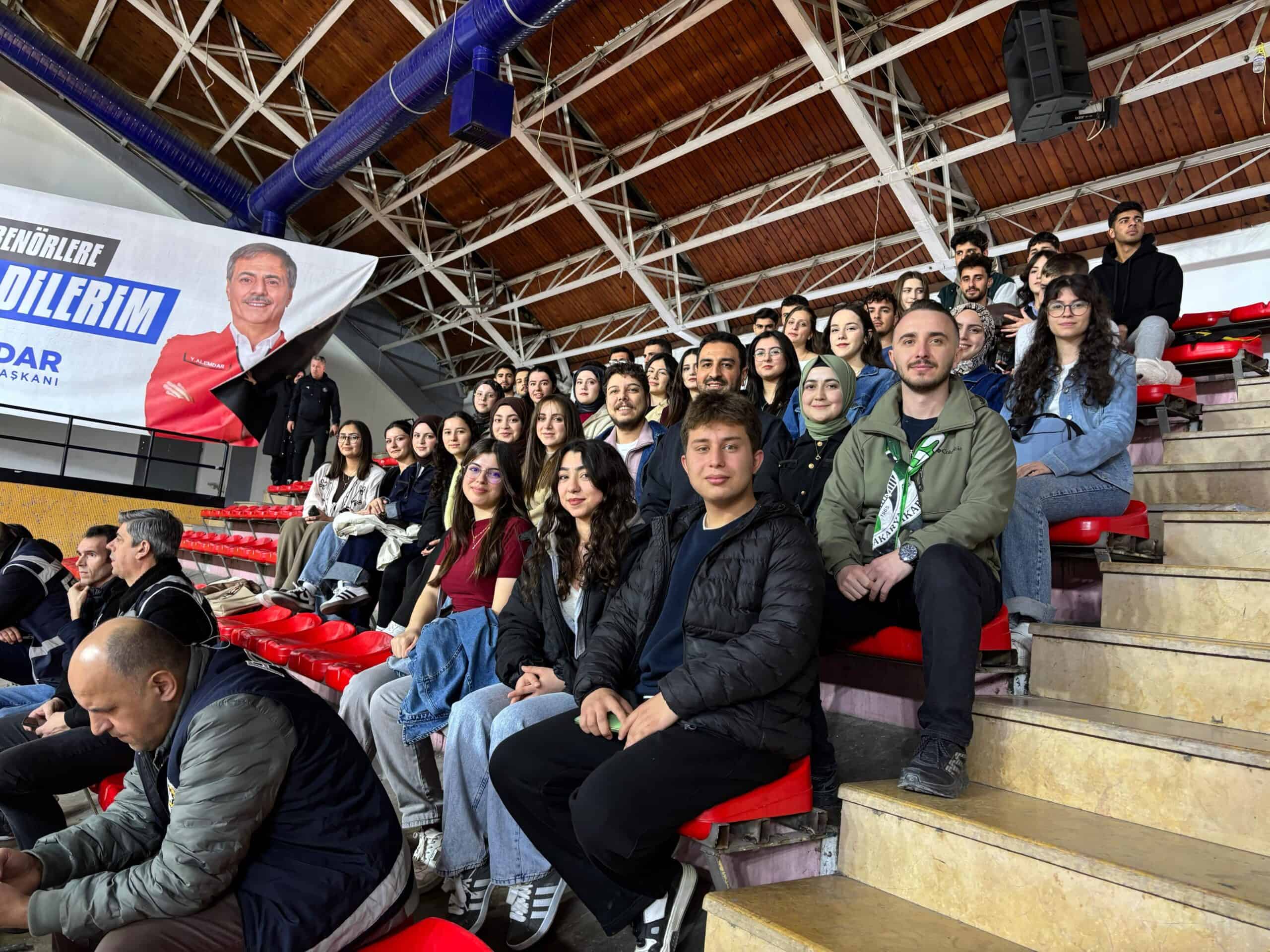 Sakarya’da Öğrenci Topluluklarıyla Bağımlılıkla Mücadeleye Tribün Desteği