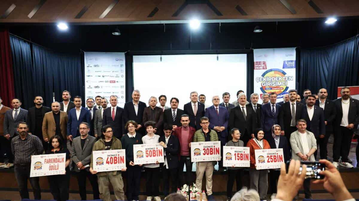 Sakarya'da Çekirdekten Girişimci Proje Olimpiyatları Öğrencilerin Yenilikçi Projelerini Destekliyor