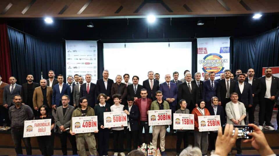 Sakarya'da Çekirdekten Girişimci Proje Olimpiyatları Öğrencilerin Yenilikçi Projelerini Destekliyor
