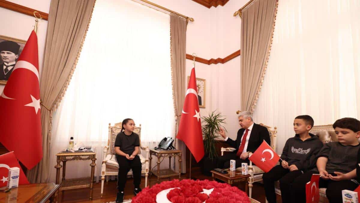 Sakarya Valiliği’nde 23 Nisan'da Öğrenciler Temsili Olarak Görev Aldı