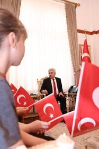 5 1 2 Sakarya Valiliği’nde 23 Nisan'da Öğrenciler Temsili Olarak Görev Aldı