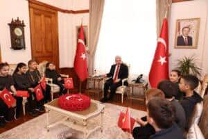 6 1 2 Sakarya Valiliği’nde 23 Nisan'da Öğrenciler Temsili Olarak Görev Aldı