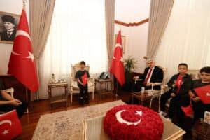 8 1 Sakarya Valiliği’nde 23 Nisan'da Öğrenciler Temsili Olarak Görev Aldı