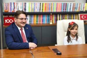 Buyuk 10 1 Adapazarı Osmanbey İlkokulu Öğrencilerinden 23 Nisan’da İl Millî Eğitim Müdürlüğüne Temsili Ziyaret