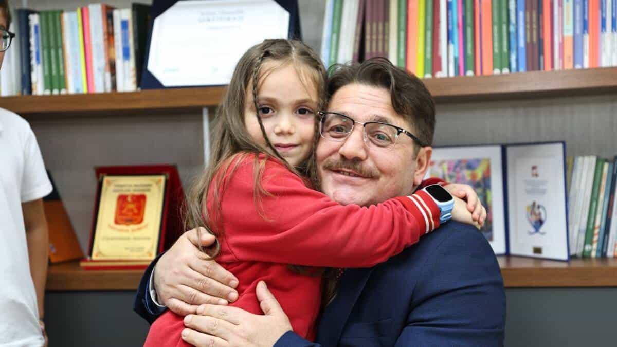 Adapazarı Osmanbey İlkokulu Öğrencilerinden 23 Nisan’da İl Millî Eğitim Müdürlüğüne Temsili Ziyaret