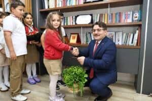 Buyuk 7 1 Adapazarı Osmanbey İlkokulu Öğrencilerinden 23 Nisan’da İl Millî Eğitim Müdürlüğüne Temsili Ziyaret