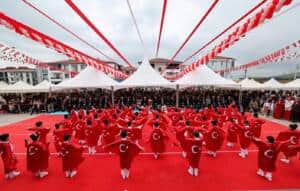 alemdar miniklerin 23 nisan coskusuna ortak oldu tum cocuklarimizin bayrami kutlu olsun 53899f51 Başkan Yusuf Alemdar, Arifiye’deki 23 Nisan Kutlamalarına Katıldı