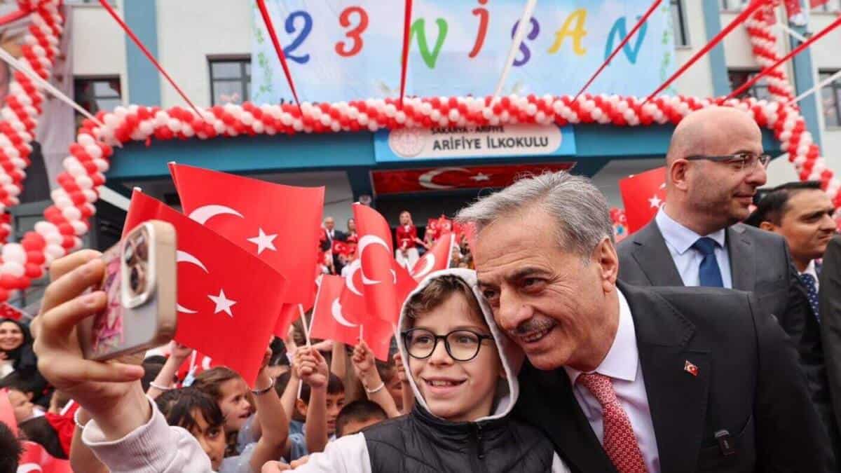 Başkan Yusuf Alemdar, Arifiye’deki 23 Nisan Kutlamalarına Katıldı