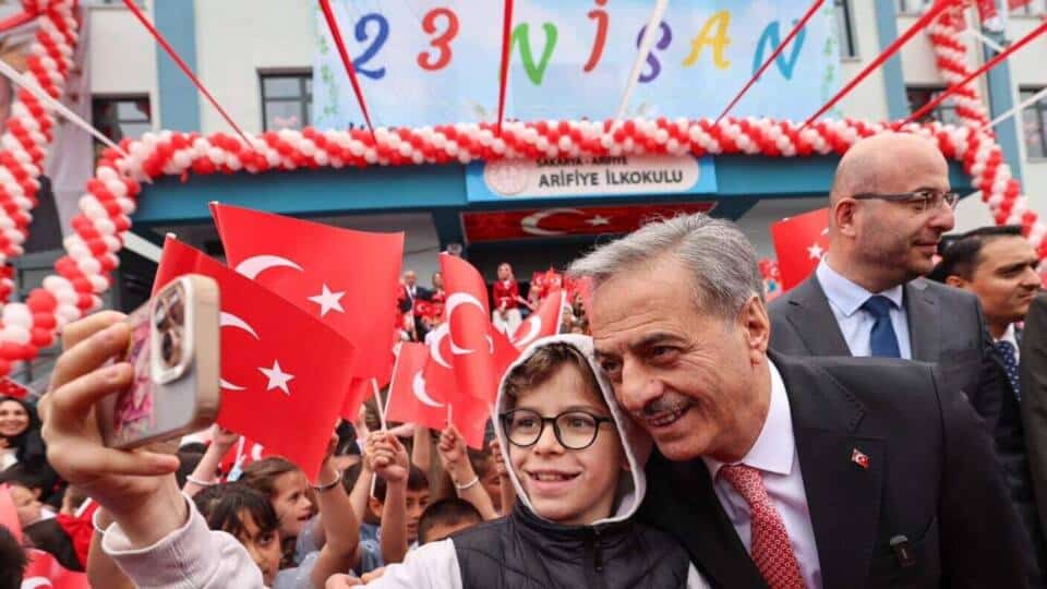 Başkan Yusuf Alemdar, Arifiye’deki 23 Nisan Kutlamalarına Katıldı