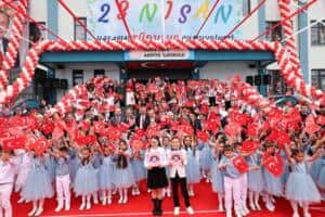 alemdar miniklerin 23 nisan coskusuna ortak oldu tum cocuklarimizin bayrami kutlu olsun 8a13af34 Başkan Yusuf Alemdar, Arifiye’deki 23 Nisan Kutlamalarına Katıldı