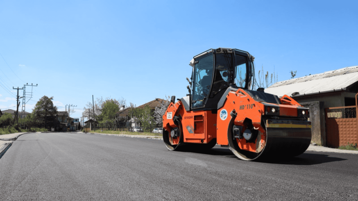 Akyazı’da 3 Mahallede 8 Kilometrelik Yolun Asfaltlama Çalışmaları Başladı