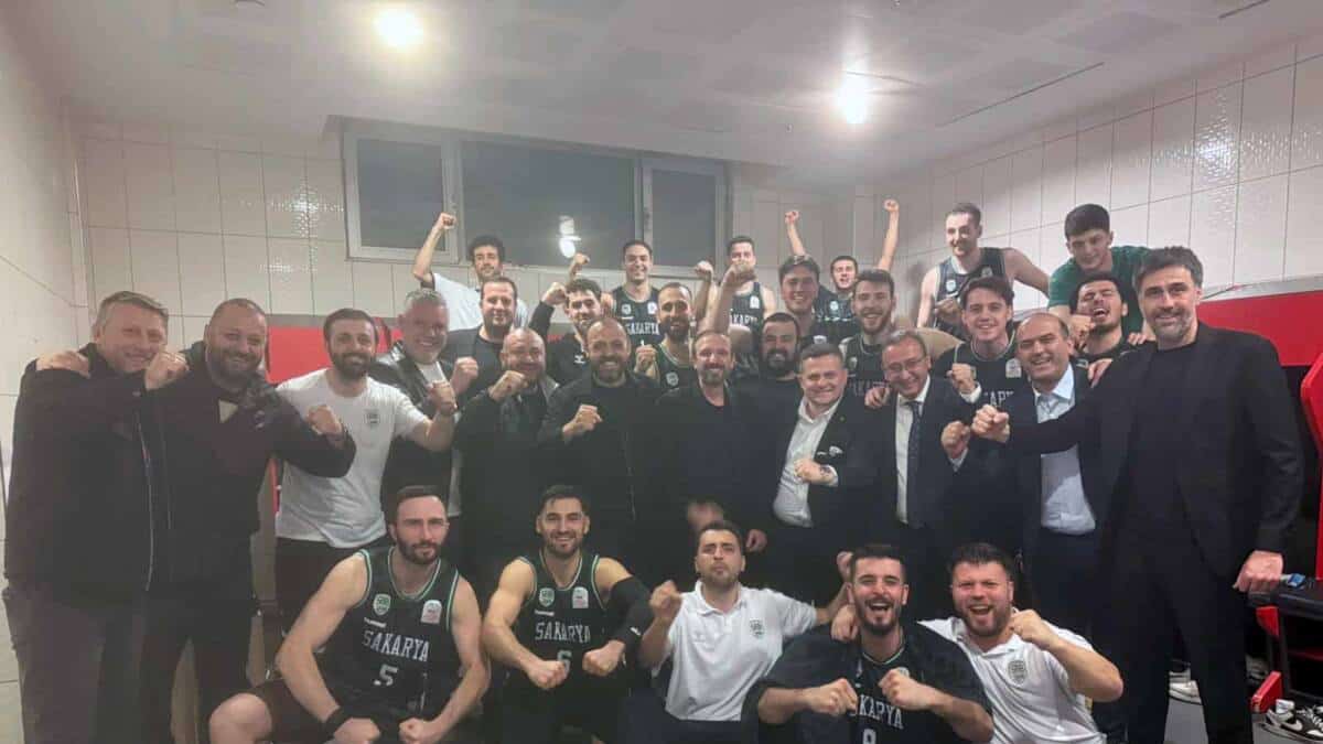 Sakarya Büyükşehir Basketbol Takımı, Çiftlikköy Deplasmanında Kazanarak Play-Off Yarı Finaline Yükseldi