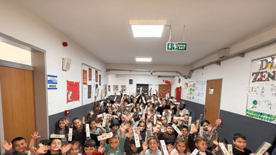 Sakarya Büyükşehir'den Okullarda Çocuklara Yönelik 'Bir Hikâye Bin Neşe' Programı