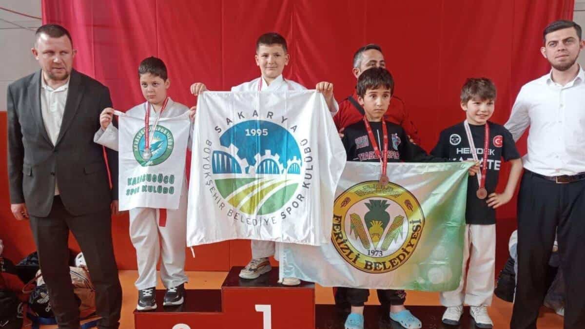 Sakarya Büyükşehir Sporcuları Dört Branşta Ulusal ve Uluslararası Madalyalarla Döndü