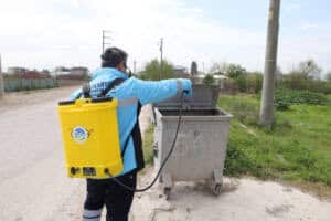 ekip sahaya indi sehrin her karisinda mucadele basladi 5f658438 1 Sakarya Büyükşehir’den Şehrin Tamamında Haşere ve Zararlılarla Etkin Mücadele