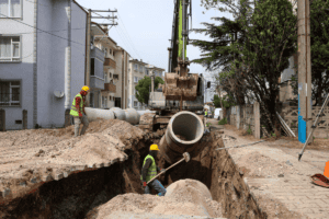 erenlerin yeni ulasim koridoruna saskiden 5 kilometrelik yagmur suyu hatti f3e0cb94 1 Erenler’de Yeni Alternatif Güzergâhın Altyapısı İçin 5 Kilometrelik Yağmur Suyu Hattı Çalışması Başladı