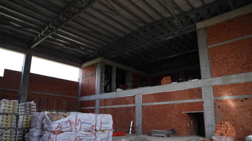 Kaynarca’da Yapımı Süren Spor Salonu Gençlere Modern Olanaklar Sunacak