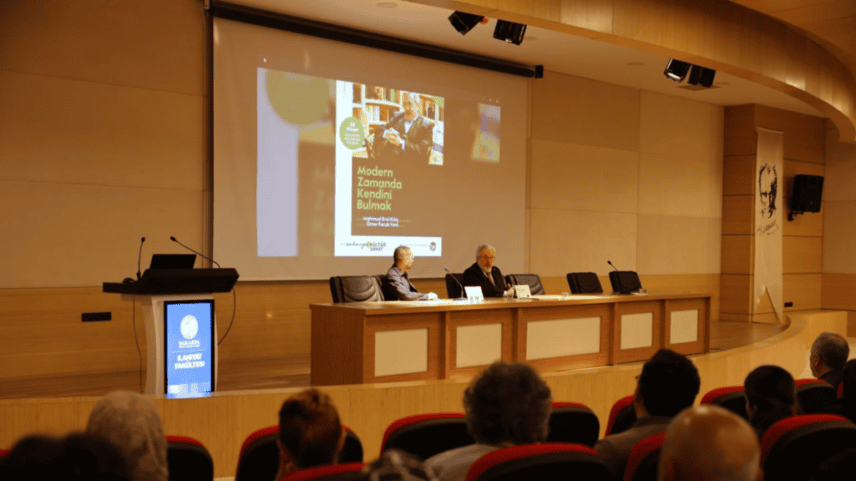 Prof. Dr. Mahmut Erol Kılıç, Sakarya’da Modern Dönemde Kendini Tanıma ve Anlam Üzerine Konuştu