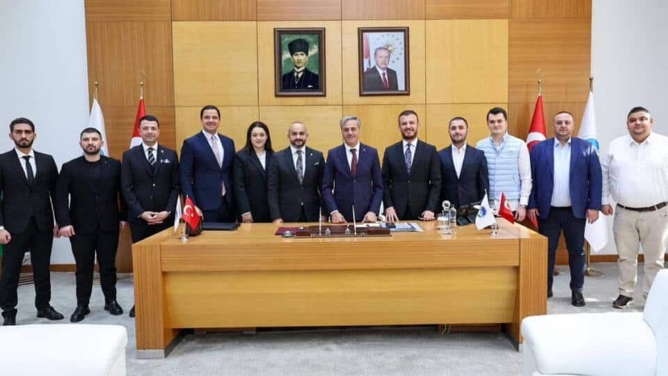 Sakarya GİAD’dan Belediye Ziyaretlerinde Çevreye Katkı Amacıyla Fidan Bağışı İnisiyatifi