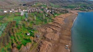 sapanca golunun kiyilarinda kacak iskele kaldirma surecinin ikinci etabi basladi da259066 Sapanca Gölü Kıyısında Kaçak İskelelerin Temizlenmesinde İkinci Aşama Faaliyete Geçti