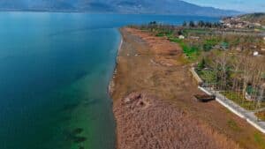 sapanca golunun kiyilarinda kacak iskele kaldirma surecinin ikinci etabi basladi e484bf5e 1 Sapanca Gölü Kıyısında Kaçak İskelelerin Temizlenmesinde İkinci Aşama Faaliyete Geçti