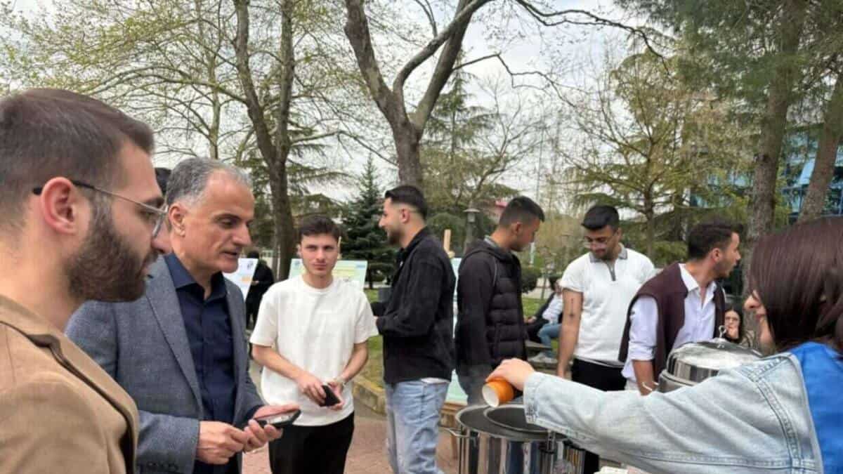 Sakarya Üniversitesi'nde El Emeği Ürünlerle İhtiyaç Sahibi Aileye Destek Kermesi