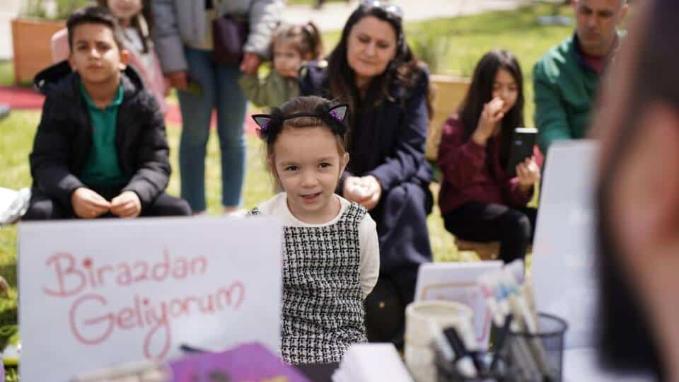 Serdivan 2. Kitap Fuarı'nda Çocuklar Sanat Atölyeleri ve Kukla Gösterileriyle Buluştu