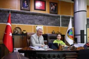 serdivan belediyesinde 23 nisan gururu baskanlik makami cocuklara emanet 503b98a9 Serdivan Belediyesinde 23 Nisan Ulusal Egemenlik ve Çocuk Bayramı Kutlaması