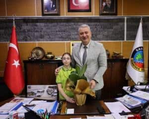 serdivan belediyesinde 23 nisan gururu baskanlik makami cocuklara emanet a4959fd4 Serdivan Belediyesinde 23 Nisan Ulusal Egemenlik ve Çocuk Bayramı Kutlaması