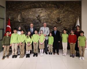 serdivan belediyesinde 23 nisan gururu baskanlik makami cocuklara emanet bc4091f0 Serdivan Belediyesinde 23 Nisan Ulusal Egemenlik ve Çocuk Bayramı Kutlaması