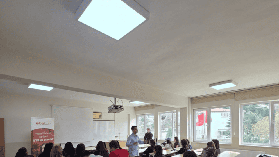 Sakarya MYO’da Turizm ve Seyahat Hizmetleri Öğrencilerine Sektörün Geleceği Anlatıldı