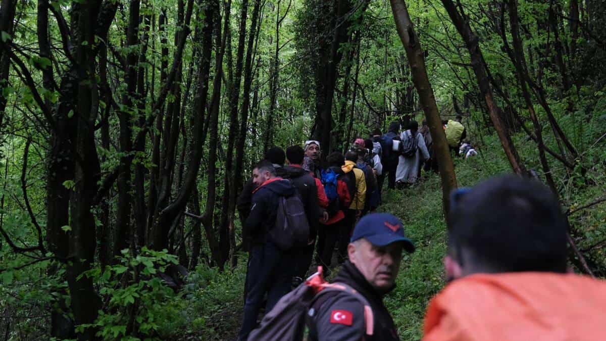 Geyve Doğançay Parkurunda Doğa Yürüyüşçüleri Baharın Canlılığını Yaşadı