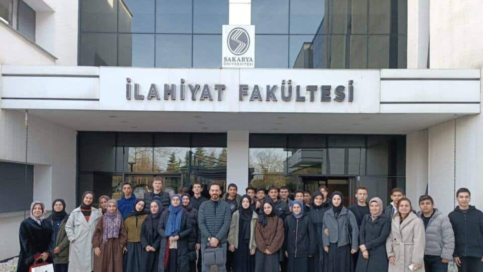 Sakarya’da Lise Öğrencilerine Üniversite Hayatı ve Kariyer Rehberliği Sunan Proje Tamamlandı