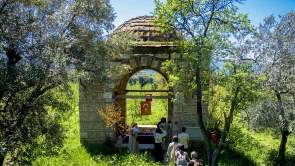 SAÜ İlahiyat Fakültesi Öğrencileri İznik’te Uygulamalı Fotoğraf Gezisi Gerçekleştirdi