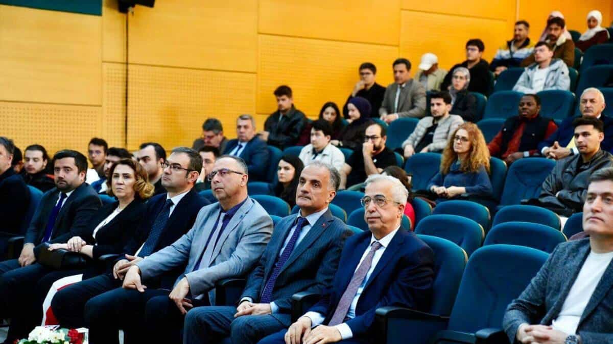 Sakarya Üniversitesi’nde Dijitalleşme ve Güvenlikte Yeni Dönemler Konferansı Düzenlendi