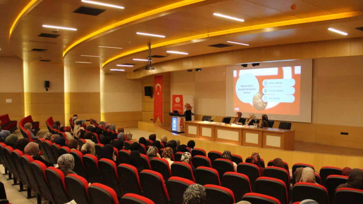 Sakarya Üniversitesi’nde Kadınlara Yönelik Diyanet Kariyer Paneli Gerçekleştirildi