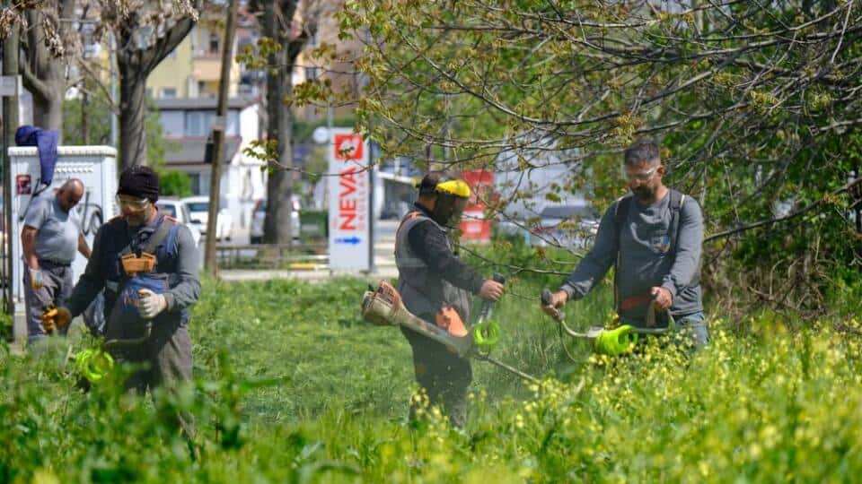 Serdivan Bahçelievler Mahallesi’nde Bahar Temizlik ve Bakım Çalışmaları Planlı Şekilde Sürüyor