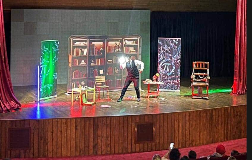 Serdivan Kültür ve Kongre Salonu’nda Nikola Tesla’nın Hayatı Tiyatroseverlerle Buluştu