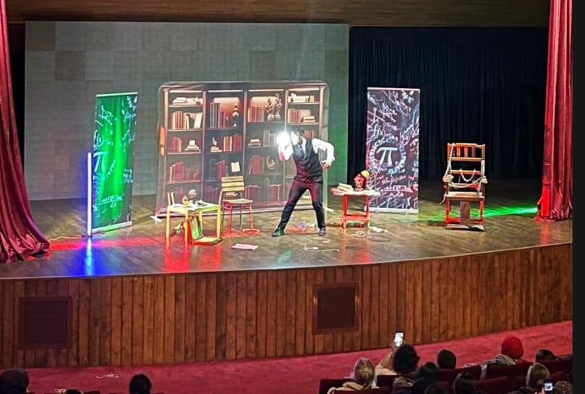 Serdivan Kültür ve Kongre Salonu’nda Nikola Tesla’nın Hayatı Tiyatroseverlerle Buluştu
