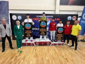 serdivanin karatecilerinden bursada madalya yagmuru 8cdf2d82 Serdivan Belediyesi Karate Takımı Bursa Şampiyonasında 6 Madalya Kazandı