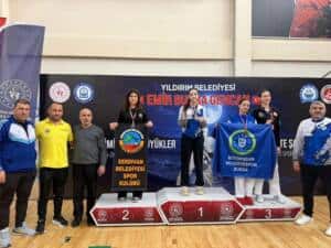 serdivanin karatecilerinden bursada madalya yagmuru 9c3608e1 Serdivan Belediyesi Karate Takımı Bursa Şampiyonasında 6 Madalya Kazandı